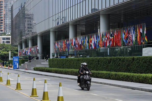 IMF World Bank 2026 Annual Meetings In Bangkok. A motorcycle rides past a banner ahead of the annual meetings of the International Monetary Fund (IMF) and the World Bank Group at the Queen Sirikit National Convention Center in Bangkok, Thailand, on October 10, 2026. Bangkok Bangkok Thailand  Copyright: xAnusakxLaowilasx originalFilename: laowilas-notitle261010_npGHL.jpg