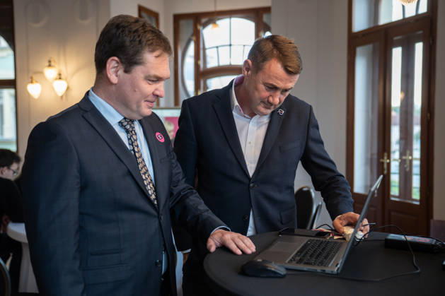 The two-day elections to municipal assemblies ended in the Czech Republic together with the first round of the elections to one-third of the Senate, at 2:00 p.m. on October 10, 2026. On the photo from left: mayoral candidate Jakub Mencl (Ziva Lipa) and Martin Puta, governor of the Liberec Region (Mayors for the Liberec Region), watch as votes are counted in elections in Ceska Lipa. (CTKxPhoto VitxCerny) CTKPhotoP2026101003524  CTKPhotoP2026101003524