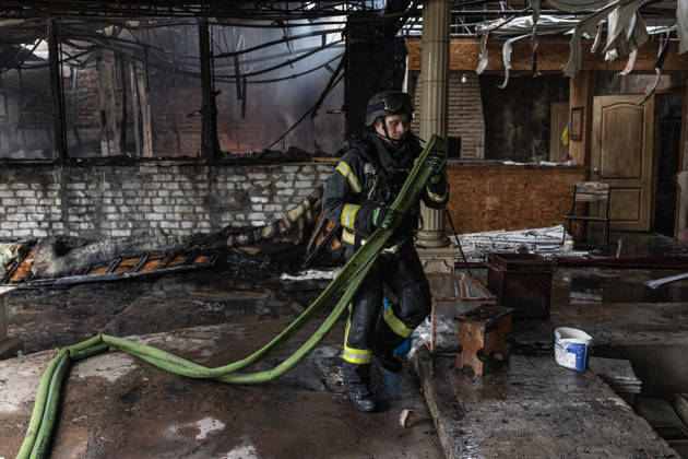 Ukrainian firefighters battle blaze after Russian drone strike in Kramatorsk KRAMATORSK, UKRAINE - OCTOBER 10: Ukrainian firefighters put out a fire in a commercial building following a strike by a Russian FPV drone and under threat from further drone attacks, in Kramatrosk, Ukraine, on October 10, 2026. Diego Herrera Carcedo Anadolu Kramatorsk Ukraine. Editorial use only. Please get in touch for any other usage.  Copyright: x2026xAnadoluxDiegoxHerreraxCarcedox