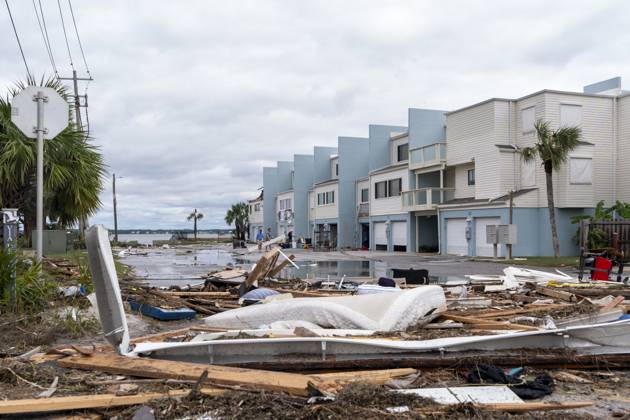 October 10, 2026, Pensacola Beach, Fl, USA: People clean up damage to their homes after Hurricane Isaias came ashore..Hurricane Isaias made landfall Friday, October 9 along the U.S. Gulf coast. Pensacola Beach USA - ZUMAs197 20261010_aaa_s197_038 Copyright: xJenxGolbeckx