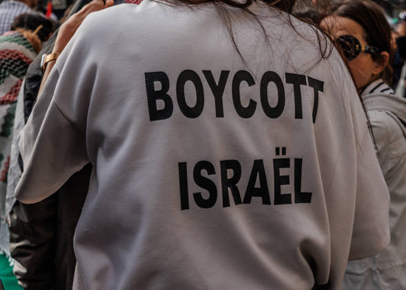 October 10, 2026: La France Insoumise has called for participation in the demonstration against the genocide in Gaza and in support of the Palestinian people. The demonstration will begin at 2 p.m. at Place de la Ro publique in Paris. - ZUMAs287 20261010_zip_s287_012 Copyright: xSadakxSouicix