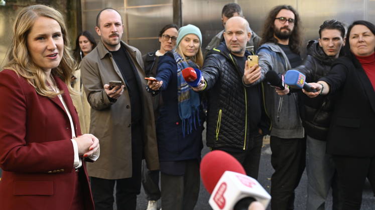 The two-day elections to municipal assemblies ended in the Czech Republic together with the first round of the elections to one-third of the Senate, at 2:00 p.m. on October 10, 2026. On the photo: Tereza Nieslerova (left), the Pirate Party s candidate for Mayor of Prague, speaks with reporters at the Pirate Party s campaign headquarters in Prague. (CTKxPhoto MichalxKrumphanzl) CTKPhotoP2026101005330  CTKPhotoP2026101005330