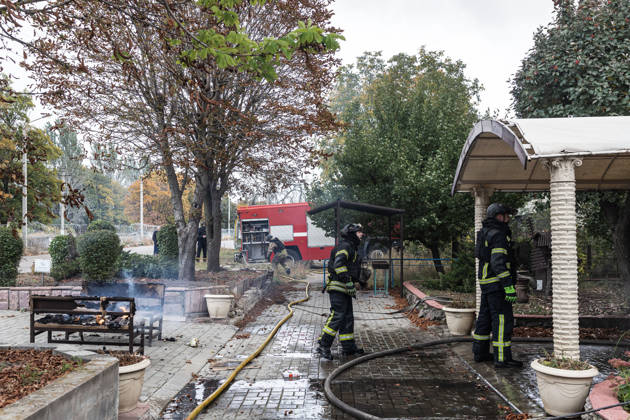 Aftermath of Russian FPV drone attack in Kramatorsk KRAMATORSK, UKRAINE - OCTOBER 10: Ukrainian firefighters put out a fire in a commercial building following a strike by a Russian FPV drone and under threat from further drone attacks, in Kramatorsk, Ukraine, 10 October 2026 Diego Herrera Carcedo Anadolu Kramatorsk Ukraine. Editorial use only. Please get in touch for any other usage.  Copyright: x2026xAnadoluxDiegoxHerreraxCarcedox