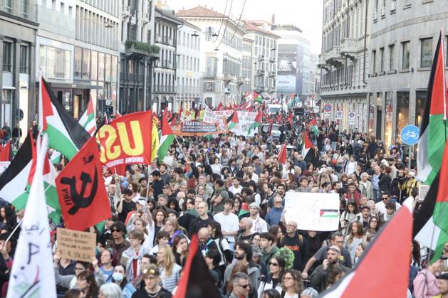 RECORD DATE NOT STATED IPA89509909 - Milan, National Day of Mobilization: The End of Genocide Is the End of Zionism, marking the third anniversary of the start of the conflict in Gaza  Copyright: xx xPoolxEmadecaxEnriquezx IPA89509909.jpeg