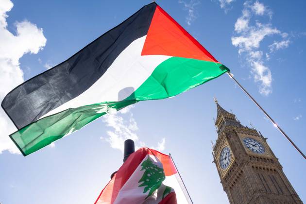 October 10, 2026, London, London, England: The National March for Palestine took place to mark the third anniversary of the start of the war in Gaza. Around ten thousand gathered on The Thames embankment and marched to Parliament Squre. They faced an Israeli counter demonstration of a handfull of protesters. Some arrests were reported by police. London England - ZUMAr169 20261010_zip_r169_022 Copyright: xRodxHarbinsonx