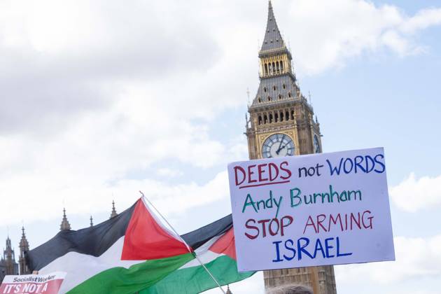 October 10, 2026, London, London, England: The National March for Palestine took place to mark the third anniversary of the start of the war in Gaza. Around ten thousand gathered on The Thames embankment and marched to Parliament Squre. They faced an Israeli counter demonstration of a handfull of protesters. Some arrests were reported by police. London England - ZUMAr169 20261010_zip_r169_041 Copyright: xRodxHarbinsonx