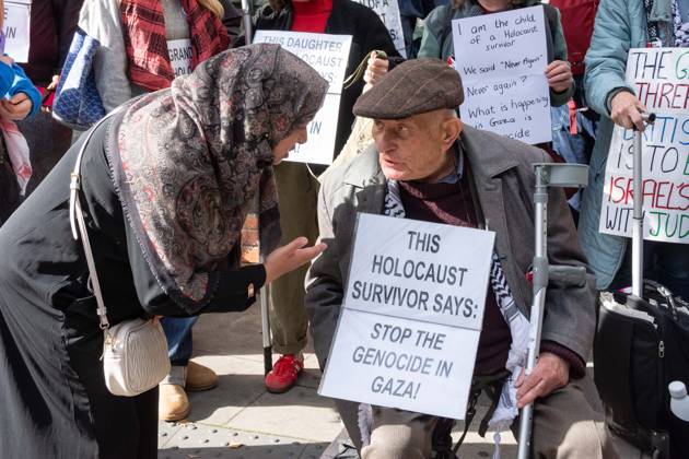 October 10, 2026, London, London, England: The National March for Palestine took place to mark the third anniversary of the start of the war in Gaza. Around ten thousand gathered on The Thames embankment and marched to Parliament Squre. They faced an Israeli counter demonstration of a handfull of protesters. Some arrests were reported by police. London England - ZUMAr169 20261010_zip_r169_052 Copyright: xRodxHarbinsonx