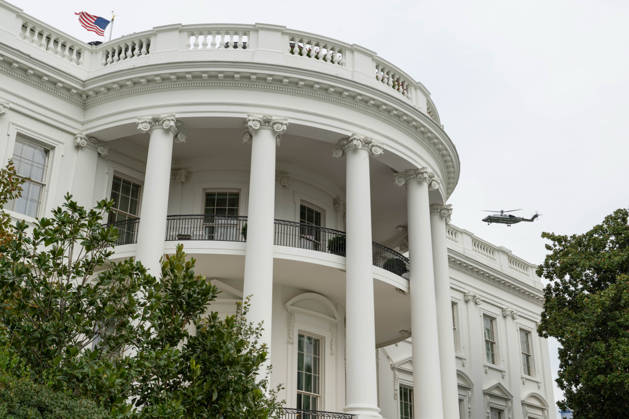 October 10, 2026, Washington, District Of Columbia, United States: Marine One flies over the White House carrying President DONALD TRUMP as he departs Washington for Clarksville, Tennessee, where he is scheduled to attend a campaign rally in support of Republican candidates ahead of the November midterm elections. Washington United States  - ZUMAk206 20261010_znp_k206_008 Copyright: xMattxKaminskyx
