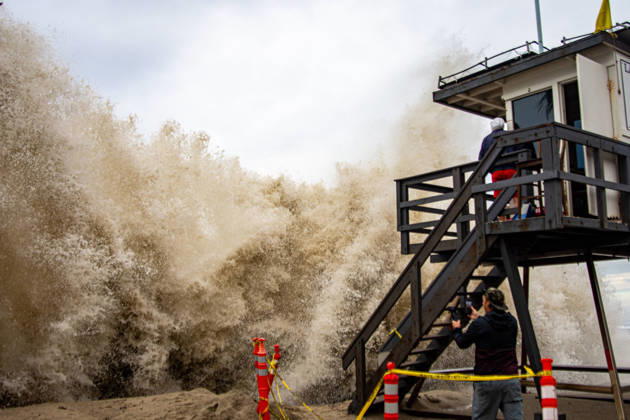October 10, 2026, Laguna Beach, California, USA: Aliso Beach in Laguna Beach, California, Sustains Erosion from Heavy Swells on October 10, 2026. Laguna Beach USA - ZUMAg219 20261010_znp_g219_011 Copyright: xJakexLeexGreenx