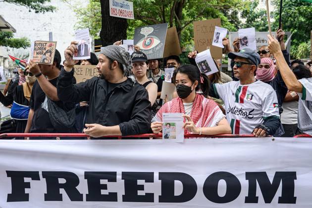 Pro-Palestinian protesters rally in Bangkok BANGKOK, THAILAND, OCTOBER 10, 2026: Pro-Palestinian demonstrators gather outside the Israeli Embassy in Bangkok during a protest marking 1,100 days since the start of the war in Gaza. Participants held portraits of Palestinians killed during the conflict for three minutes in an action titled Every Life Isn t Just a Number, symbolizing three years of war. The demonstration was held as part of a Global Action Day for Palestine. Bangkok Thailand Copyright: x xWatsawatxKoktabtimx xJNAxPressx