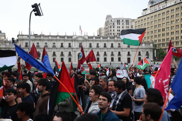 Santiago, October 10, 2026: March for Palestine organized by the Global Action for Palestine (GAFP) alliance along Alameda Street in downtown Santiago. Dragomir Yankovic, Aton Chile, Santiago, Chile. Aton 1198344 Copyright: DRAGOMIRxYANKOVIC ATONxCHILE