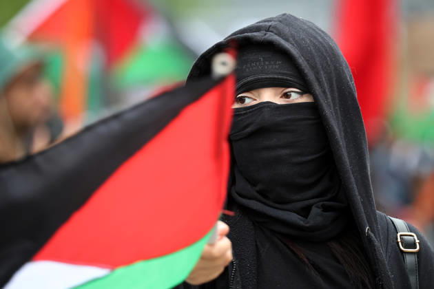News Bilder des Tages Santiago, October 10, 2026: March for Palestine organized by the Global Action for Palestine (GAFP) alliance along Alameda Street in downtown Santiago. Dragomir Yankovic, Aton Chile, Santiago, Chile. Aton 1198378  Copyright: DRAGOMIRxYANKOVIC ATONxCHILE