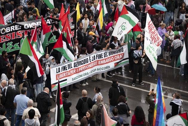 IPP Photo by Diego Nangano, Rome, October 10, 2026. Pro-Palestine demonstration; the photo shows protesters. Italy Photo Press World. Copyright