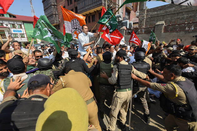 Protest erupts in Srinagar Srinagar, Oct 10 (ANI): Police personnel stop INDIA bloc alliance party s workers and supporters during a protest against Chief Election Commissioner Gyanesh Kumar, in Srinagar on Saturday. Srinagar Jammu and Kashmir India Copyright: xANIx ANI_20261010117