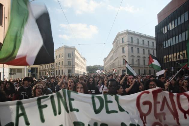 October 10, 2026, Turin, IT: TURIN, ITALY, OCTOBER 10, 2026: Thousands of pro-Palestinian demonstrators march through Turin during a protest organized by the Torino per Gaza coalition. Tensions erupted near Piazza Castello when police blocked access to the square, leading to clashes between demonstrators and riot police before some protesters were allowed to enter. Participants carried Palestinian flags and displayed effigies of Israeli Prime Minister Benjamin Netanyahu and US President Donald Trump as they marched through the city in support of Palestine. Turin IT  - ZUMAq101 20261010_zna_q101_277 Copyright: xJulianxNelajx