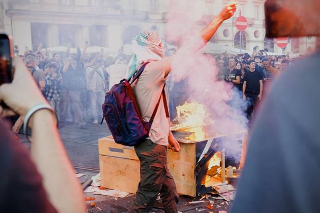 October 10, 2026, Turin, Italy: TURIN, ITALY, OCTOBER 10, 2026: Thousands of pro-Palestinian demonstrators march through central Turin during a regional protest organized by Torino per Gaza, as demonstrations take place across Italy in solidarity with Palestinians. Tensions erupted near Piazza Castello when protesters attempted to cross a police cordon, leading to brief confrontations before the march continued through the city. Demonstrators carried Palestinian flags and large effigies depicting US President Donald Trump and Israeli Prime Minister Benjamin Netanyahu. Toward the end of the demonstration, protesters threw tomatoes at the effigies before setting them on fire. Turin Italy - ZUMAq101 20261010_zna_q101_301 Copyright: xChiaraxAntenuccix