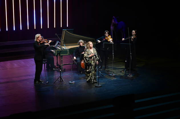 Kathy Kelly and the Dresden Baroque Ensemble camerata musikus s with Milko Kersten at the 18th Hope Gala 2026 at the Schauspielhaus Dresden, October 10, 2026 Copyright: xMatthiasxWehnertx