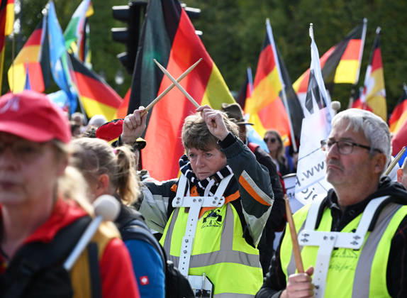 Rally of Projekt M1llion in Berlin BERLIN, GERMANY - OCTOBER 10: People take part in the Projekt M1llion anti-government protest in Berlin, Germany, on October 10, 2026. Volodymyr Sindieiev Anadolu Berlin Germany. Editorial use only. Please get in touch for any other usage.  Copyright: x2026xAnadoluxVolodymyrxSindieievx