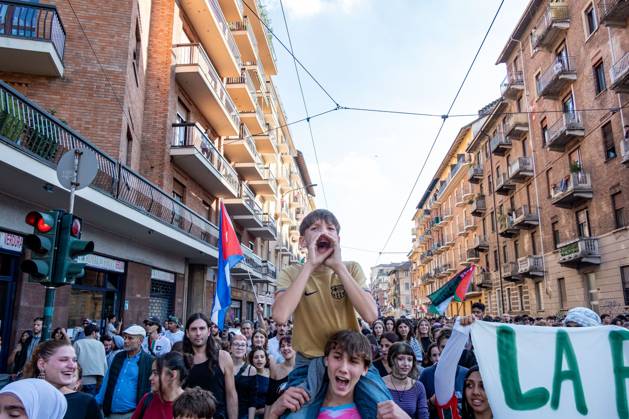 October 10, 2026, Turin, Italy: TURIN, ITALY, OCTOBER 10, 2026: Thousands of demonstrators march through the streets of Turin during a regional protest in solidarity with Palestine. Participants from across the Piedmont region gathered for the demonstration organized by Torino per Gaza, waving Palestinian flags and carrying banners as they marched through the city center. The procession passed through several neighborhoods, including Barriera di Milano, before returning toward central Turin. Italian news agency ANSA estimated attendance at around 8,000, while organizers claimed 20,000 participants. Turin Italy - ZUMAq101 20261010_zna_q101_330 Copyright: xCamillaxBaronettox