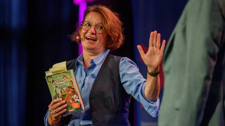 Essen: Margit Auer and The School of Magical Animals at Lit Ruhr ** FOR EDITORIAL USE ONLY ** EDITORIAL USE ONLY ** p Margit Auer on Saturday, October 10, 2026, at Lit Ruhr at Zeche Zollverein in Essen-Katernberg, Germany, North Rhine-Westphalia (NRW), Essen. Copyright UwexErnst Copyright: UwexErnst doc87z3dbjh7tx17u9bnvdl ,EDITORIAL USE ONLY Copyright: UwexErnst