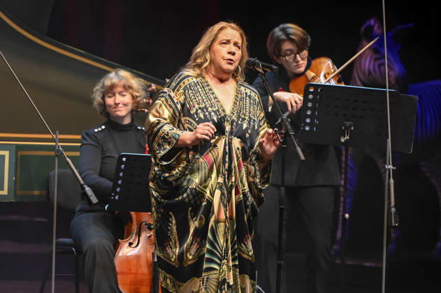 ABB HOPEGALA Cathy Kelly performs on stage at the Hope Gala 2026 at the Schauspielhaus Dresden on October 10, 2026, in Dresden, Saxony, Germany