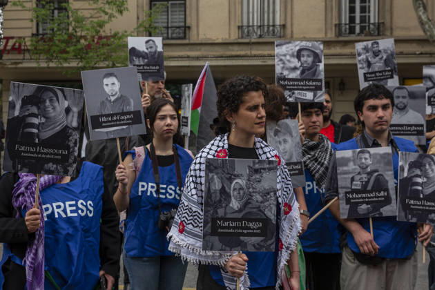 Persons demonstrate in solidarity with the Palestinian people in Santiago de Chile, on October 10, 2026. On the global day of action for Palestine. Santiago Chile Copyright: xClaudioxAbarcaxSandovalx
