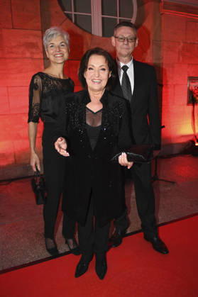 Kerstin Glässer, Ute Freudenberg, and Armin Brandtner at the 18th Hope Gala 2026 at the Schauspielhaus Dresden, October 10, 2026 Foto:xM.xFischerx xFuturexImagex hope_6026