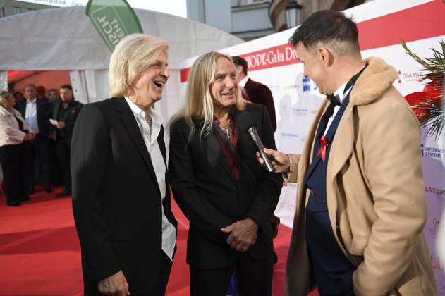 Ritchie Barton and Uwe Hassbecker at the 18 Hope Gala 2026 at the Schauspielhaus Dresden, October 10, 2026 Foto:xM.xFischerx xFuturexImagex hope_6075
