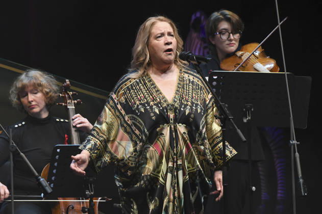 Kathy Kelly at the 18 Hope Gala 2026 at the Schauspielhaus Dresden, October 10, 2026 Foto:xM.xFischerx xFuturexImagex hope_6103