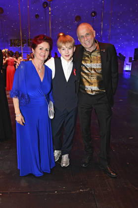 Viola Klein, Bjarne, and a guest at the 18th Hope Gala 2026 at the Schauspielhaus Dresden, October 10, 2026 Foto:xM.xFischerx xFuturexImagex hope_6122