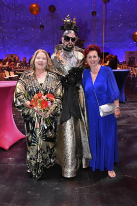 Kathy Kelly, a guest, and Viola Klein at the 18th Hope Gala 2026 at the Schauspielhaus Dresden, October 10, 2026 Foto:xM.xFischerx xFuturexImagex hope_6123