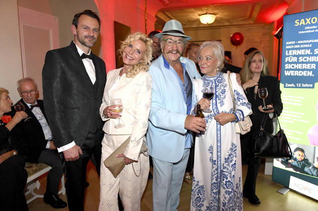 David Böthig, Victoria Herrmann, Karl Heinz Bellmann, and Dorit Gäbler at the 18th Hope Gala 2026 at the Schauspielhaus Dresden, October 10, 2026 Foto:xM.xFischerx xFuturexImagex hope_6126