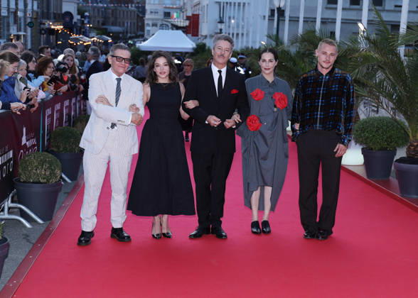 The Jury: Ben Hardy, Zoe Adjani, Stephen Wooley, Amira Casar, and Thibault de Montalembert on the red carpet at the closing ceremony of the 37th Dinard British and Irish Film Festival on October 10, 2026, in Dinard. Denis Guignebourg, Bestimage. Red carpet and closing ceremony of the 37th Dinard British and Irish Film Festival, October 10, 2026, Dinard, France Copyright: xDenisxGuignebourgx xBestimagexDenisxGuignebourgx xBestimagex