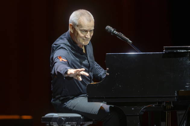 Performance by singer Dirk Michaelis during the 18th HOPE Gala at the Schauspielhaus Dresden. The HOPE Gala Dresden is a charity event that supports the HOPE Cape Town children’s project in South Africa in its efforts to promote the health, development, and education of children and young adults in the townships around Cape Town.