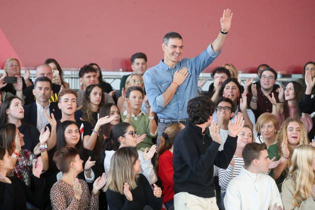 Pedro Sánchez Speaks at a Pre-Campaign Event in Ponferrada, León The Secretary-General of the PSOE and Prime Minister, Pedro Sánchez, during a PSOE pre-campaign event at La Térmica Cultural in Ponferrada on October 11, 2026, in Ponferrada, León, Castile and León, Spain. The Prime Minister and Secretary-General of the PSOE, Pedro Sánchez, kicked off the pre-campaign for the general election on November 29 this weekend with two events: on Saturday in Dos Hermanas, Seville, and today in Ponferrada, León, at the Térmica Cultural of the Energy Foundation, October 11, 2026, Ponferrada, León, Castile and León, Spain Copyright: xCarlosxCastrox 7837670