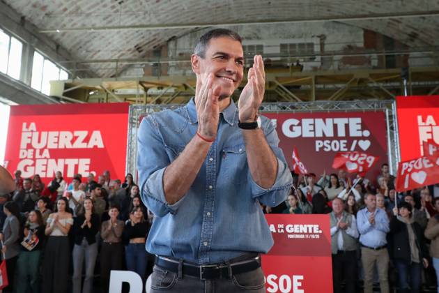 Pedro Sánchez Speaks at a Pre-Campaign Event in Ponferrada, León The Secretary-General of the PSOE and Prime Minister, Pedro Sánchez, during a PSOE pre-campaign event at La Térmica Cultural in Ponferrada on October 11, 2026, in Ponferrada, León, Castile and León, Spain. The Prime Minister and Secretary-General of the PSOE, Pedro Sánchez, kicked off the pre-campaign for the general election on November 29 this weekend with two events: on Saturday in Dos Hermanas, Seville, and today in Ponferrada, León, at the Térmica Cultural of the Energy Foundation, October 11, 2026, Ponferrada, León, Castile and León, Spain Copyright: xCarlosxCastrox 7837726