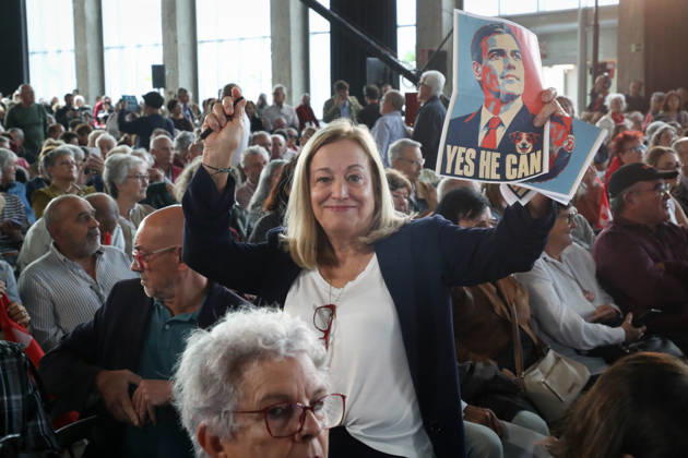 Pedro Sánchez speaks at a pre-campaign event in Ponferrada, León. Several people hold a banner reading Pedro Sánchez: Yes, he can during a PSOE pre-campaign event at La Térmica Cultural in Ponferrada on October 11, 2026, in Ponferrada, León, Castile and León, Spain. The Prime Minister and Secretary-General of the PSOE, Pedro Sánchez, kicked off the pre-campaign for the general election on November 29 this weekend with two events: on Saturday in Dos Hermanas, Seville, and today in Ponferrada, León, at the Térmica Cultural of the Energy Foundation, October 11, 2026, Ponferrada, León, Castile and León, Spain Copyright: xCarlosxCastrox 7837759