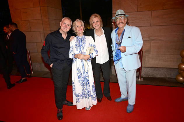 Dirk Michaelis, Dorit Gäbler, Ritchie Barton, and Karl Heinz Bellmann at the 18th Hope Gala 2026 at the Schauspielhaus Dresden, October 10, 2026 Foto:xM.xWehnertx xFuturexImagex hope_6163