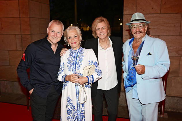 Dirk Michaelis, Dorit Gäbler, Ritchie Barton, and Karl Heinz Bellmann at the 18th Hope Gala 2026 at the Schauspielhaus Dresden, October 10, 2026 Foto:xM.xWehnertx xFuturexImagex hope_6165