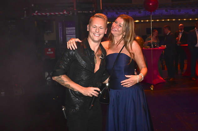Milan Devinne with a guest at the 18 Hope Gala 2026 at the Schauspielhaus Dresden, October 10, 2026 Foto:xM.xWehnertx xFuturexImagex hope_6230