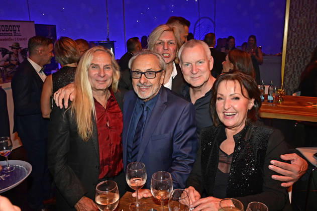 Uwe Hassbecker, Wolfgang Stumph, Ritchie Barton, Gerd Michaelis, and Ute Freudenberg at the 18th Hope Gala 2026 at the Schauspielhaus Dresden, October 10, 2026 Foto:xM.xWehnertx xFuturexImagex hope_6277