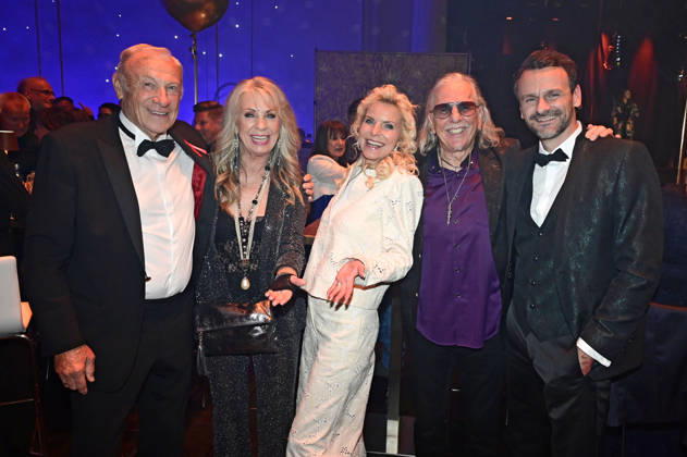 Eduard Geyer, Petra Zieger, Victoria Herrmann, Peter Taudte, and David Böthig at the 18th Hope Gala 2026 at the Schauspielhaus Dresden, October 10, 2026 Foto:xM.xWehnertx xFuturexImagex hope_6291