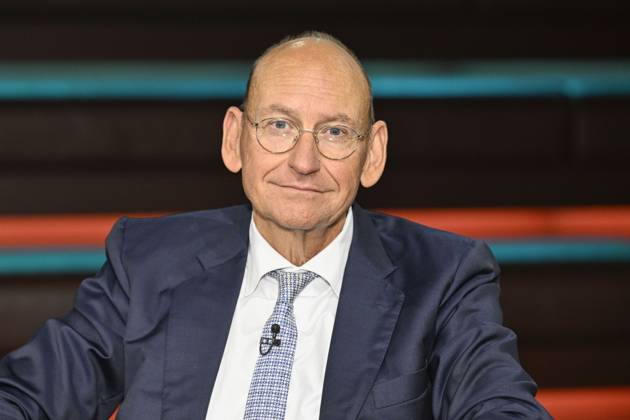 Daniel Stelter, economist, 10 26. Daniel Stelter on October 8, 2026, on *Markus Lanz*, ZDF TV, talk show, Germany, German, German man, journalist, author, economist, German economist, scientist, publisher, author, side profile, smiling