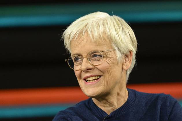 Ulrike Herrmann, journalist, 10 26. Ulrike Herrmann on October 8, 2026, on *Markus Lanz*, ZDF TV, television, talk show, Germany, German, German woman, journalism, *taz*, German female journalist, journalism, *quer*, portrait, smiling, speaking