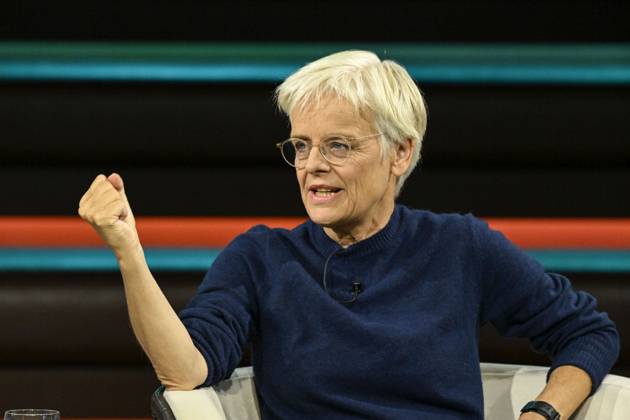 Ulrike Herrmann, journalist, 10 26. Ulrike Herrmann on October 8, 2026, on *Markus Lanz*, ZDF TV, talk show, Germany, German, German woman, journalism, *taz*, German female journalist, journalism, sitting sideways, speaking, gesturing