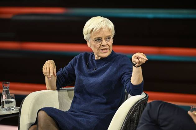 Ulrike Herrmann, journalist, 10 26. Ulrike Herrmann on October 8, 2026, on *Markus Lanz*, ZDF TV, talk show, Germany, German, German woman, journalism, *taz*, German female journalist, journalism, sitting sideways, speaking, gesturing