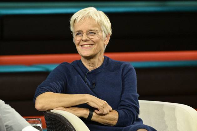 Ulrike Herrmann, journalist, 10 26. Ulrike Herrmann on October 8, 2026, on *Markus Lanz*, ZDF TV, talk show, Germany, German, German woman, journalism, *taz*, German female journalist, journalism, sitting sideways, smiling