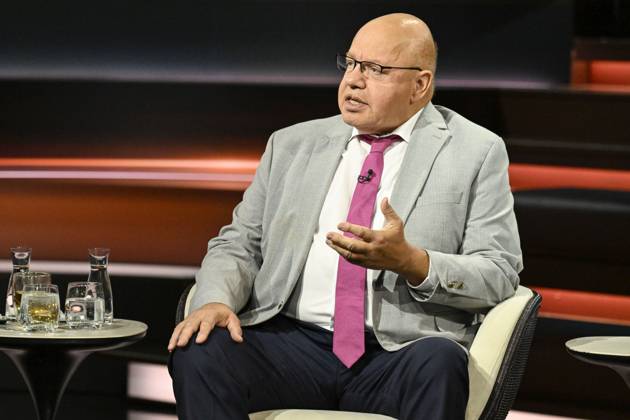 Peter Altmaier, politician, 10 26. Peter Altmaier on October 8, 2026, on *Markus Lanz*, ZDF TV, talk show, Germany, German, German man, politics, CDU, German politician, sitting sideways, speaking, gesturing