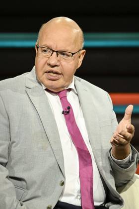 Peter Altmaier, politician, 10 26. Peter Altmaier on October 8, 2026, on *Markus Lanz*, ZDF TV, talk show, Germany, German, German man, politics, CDU, German politician, sitting upright, speaking, gesturing