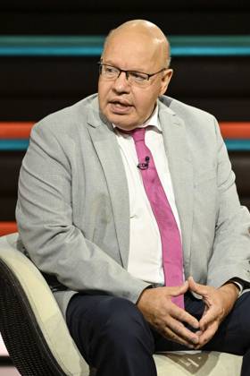 Peter Altmaier, politician, 10 26. Peter Altmaier on October 8, 2026, on *Markus Lanz*, ZDF TV, talk show, Germany, German, German man, politics, CDU, German politician, sitting upright, speaking, gesturing